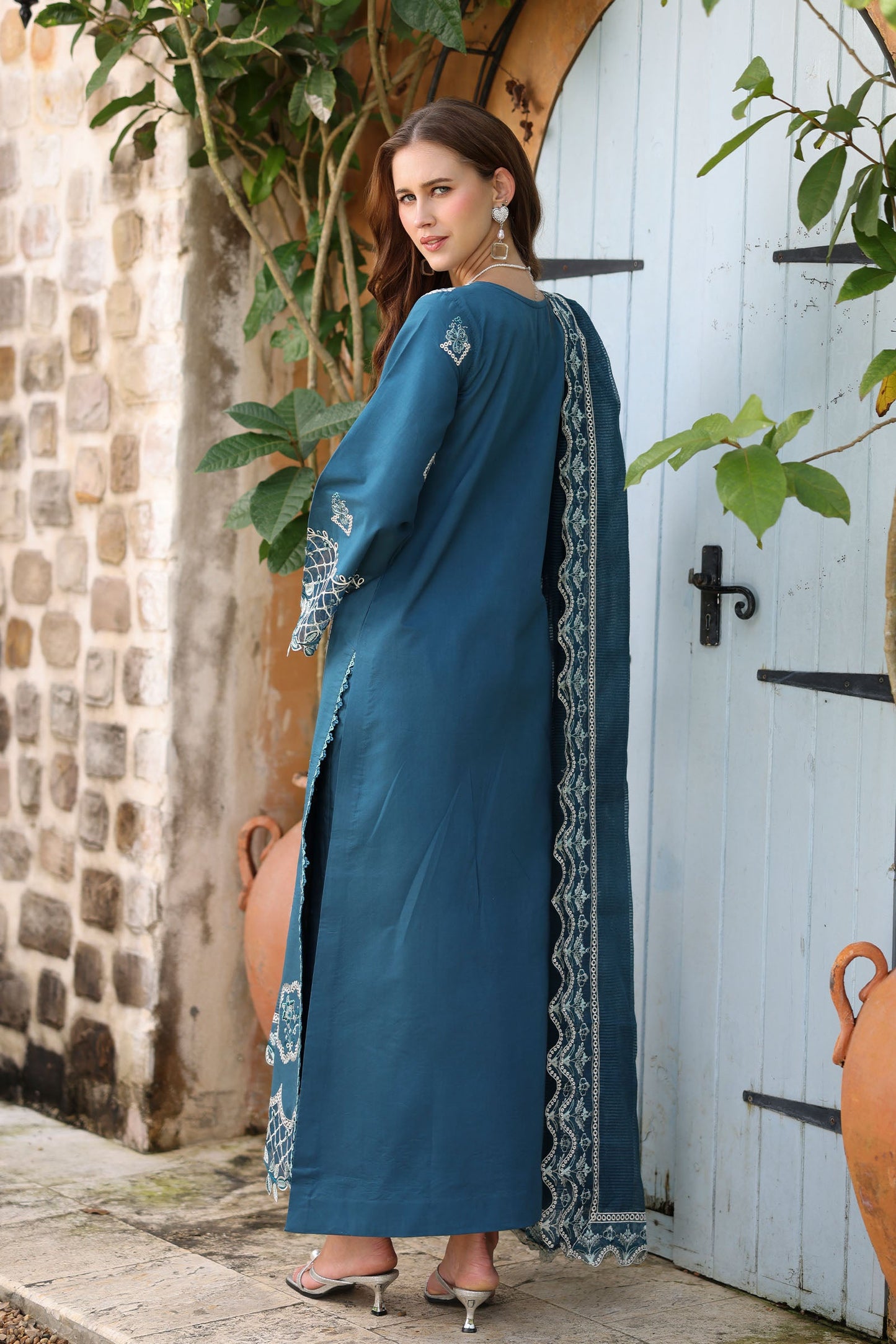[ SUIT D ] - RAAYA LUXURY LAWN EMBROIDERED COLLECTION 2026