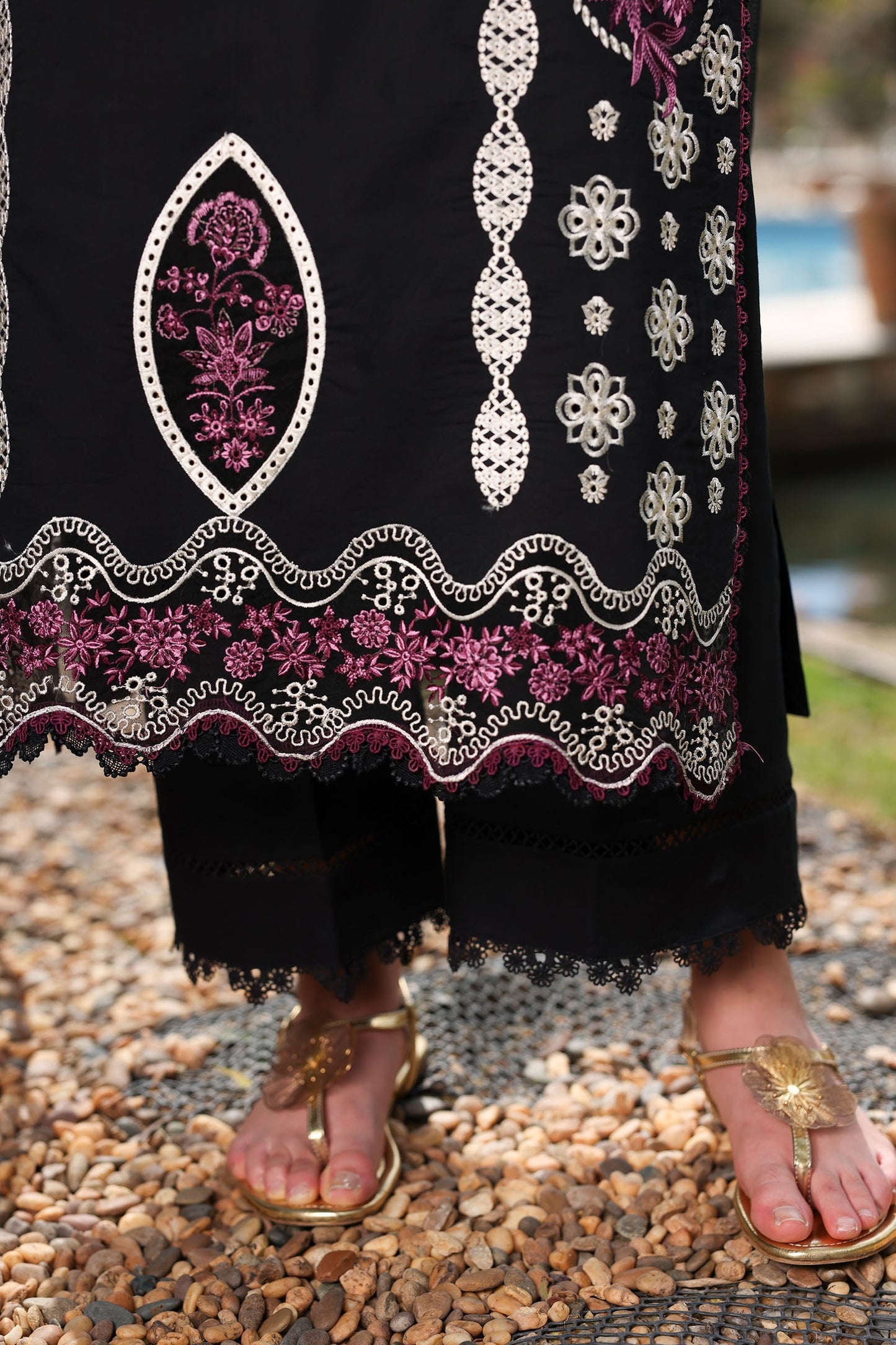 [ SUIT F ] - RAAYA LUXURY LAWN EMBROIDERED COLLECTION 2026