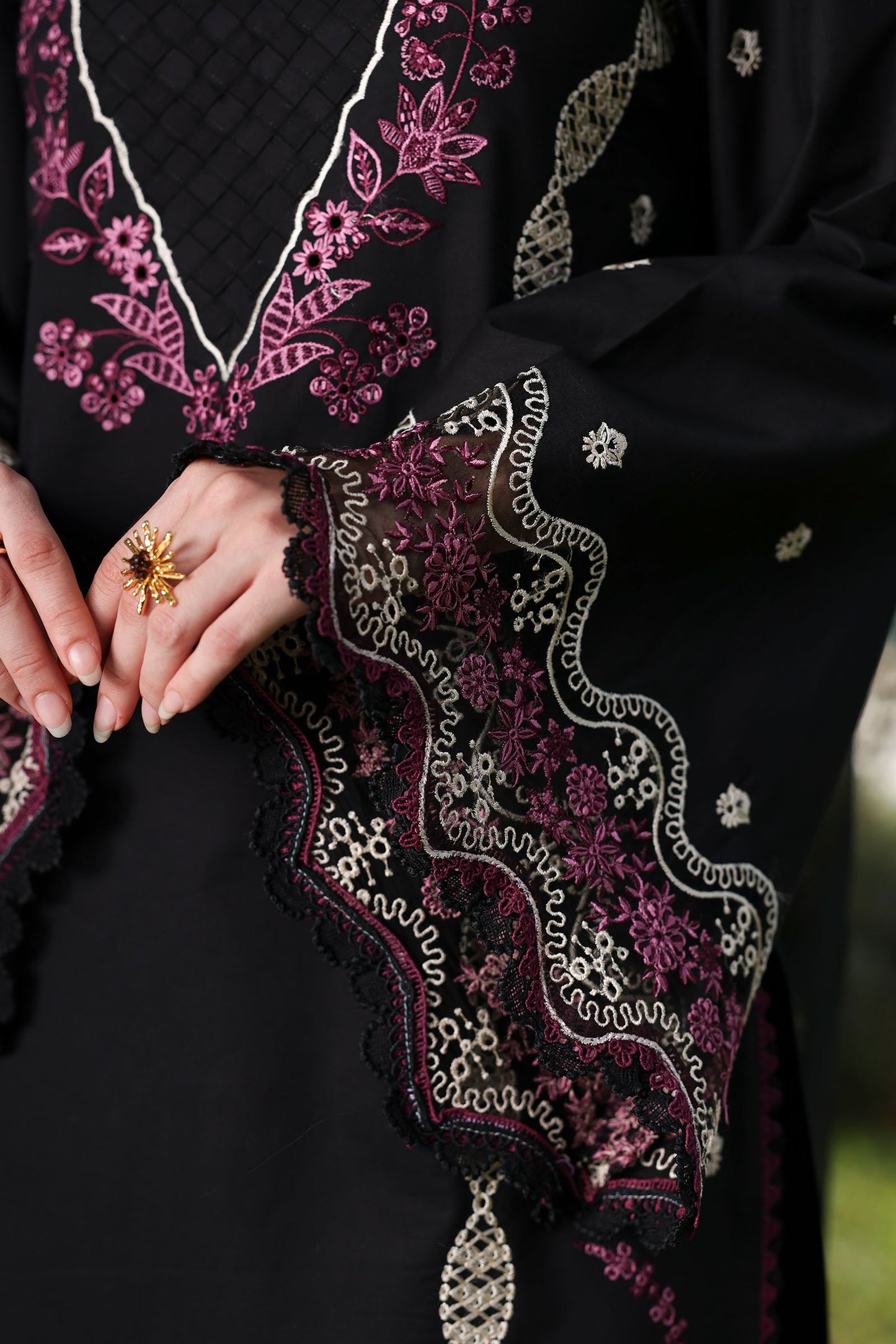 [ SUIT F ] - RAAYA LUXURY LAWN EMBROIDERED COLLECTION 2026