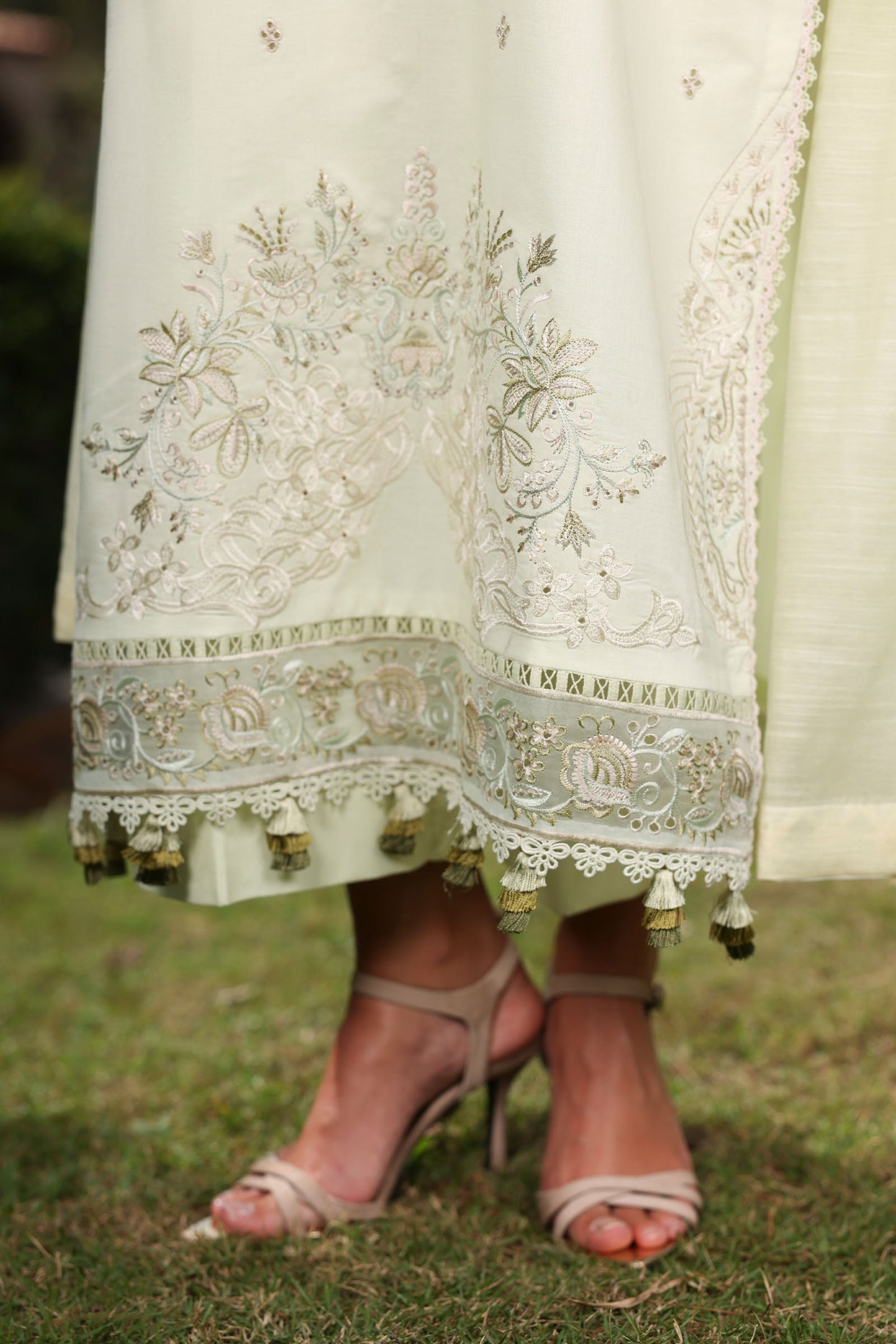[ SUIT G ] - RAAYA LUXURY LAWN EMBROIDERED COLLECTION 2026