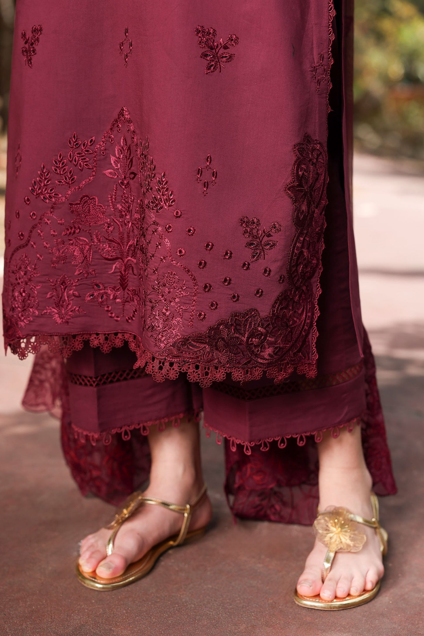 [ SUIT H ] - RAAYA LUXURY LAWN EMBROIDERED COLLECTION 2026