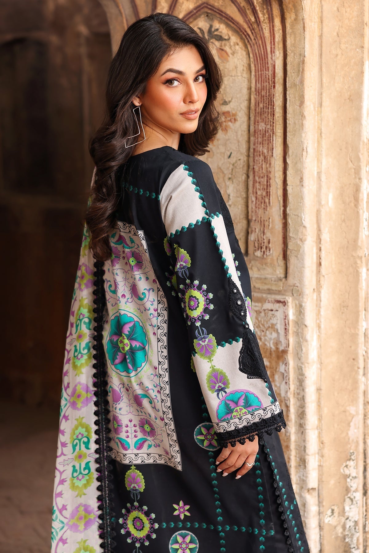 CHARIZMA RANG E BAHAR LAWN EMBROIDERED COLLECTION 2025 💎