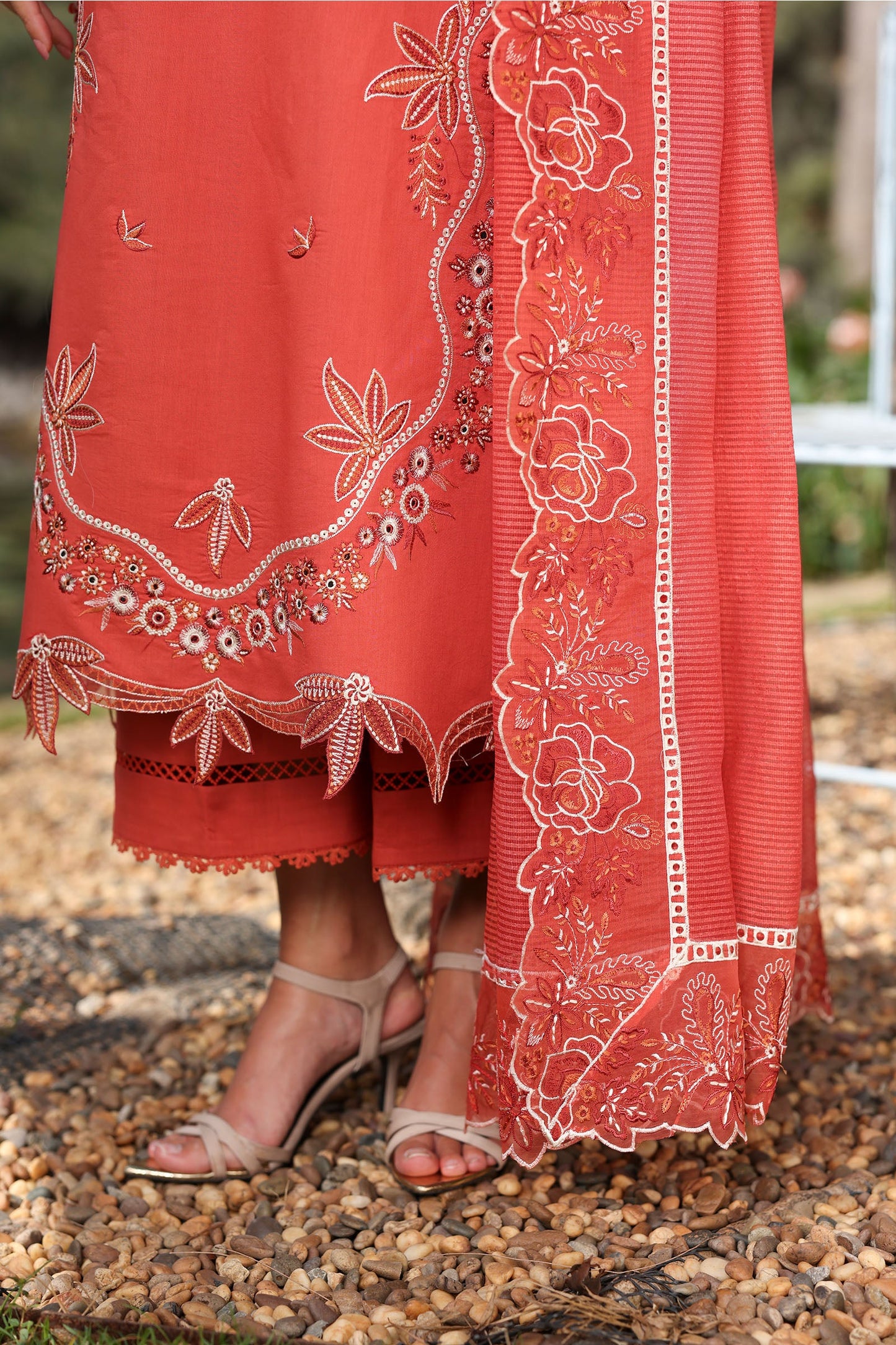 [ SUIT K ] - RAAYA LUXURY LAWN EMBROIDERED COLLECTION 2026