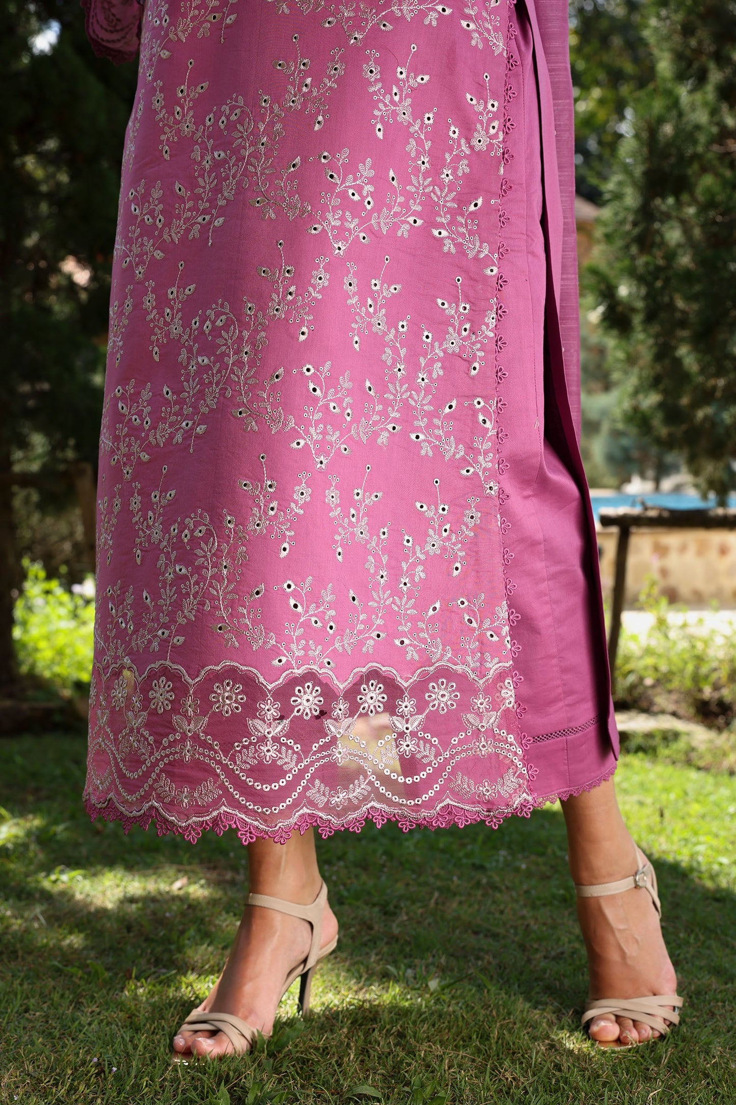 [ SUIT I ] - RAAYA LUXURY LAWN EMBROIDERED COLLECTION 2026