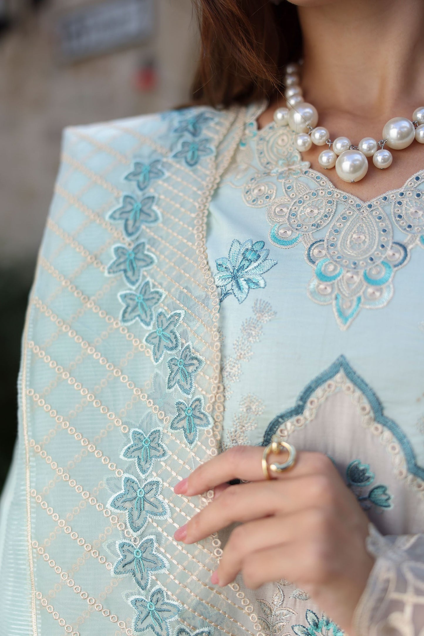 [ SUIT L ] - RAAYA LUXURY LAWN EMBROIDERED COLLECTION 2026