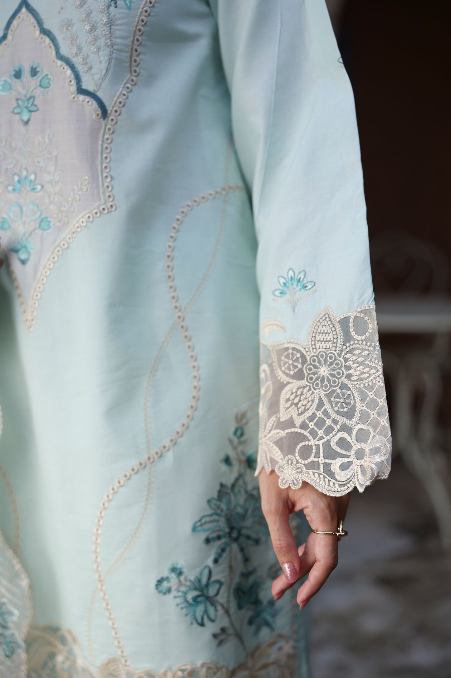 [ SUIT L ] - RAAYA LUXURY LAWN EMBROIDERED COLLECTION 2026