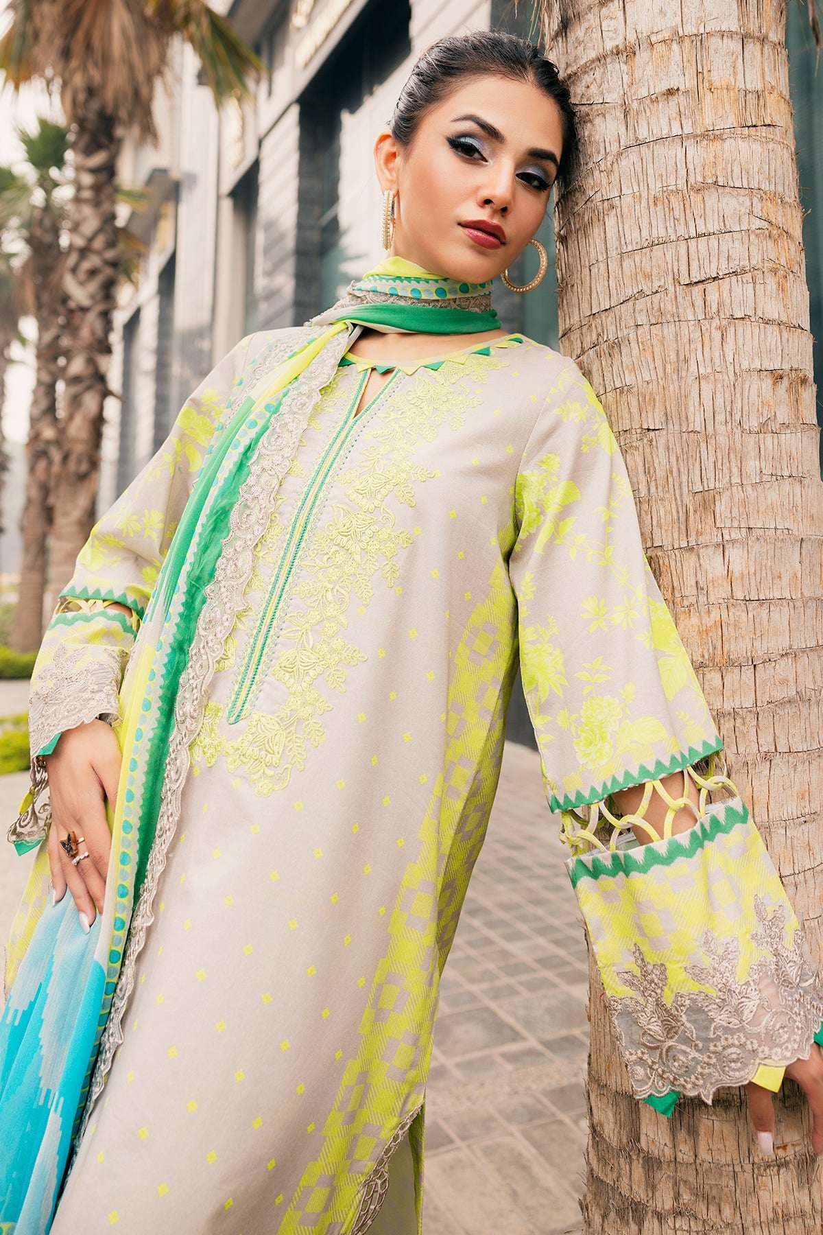 CHARIZMA RANG E BAHAR LAWN EMBROIDERED COLLECTION 2025 💎