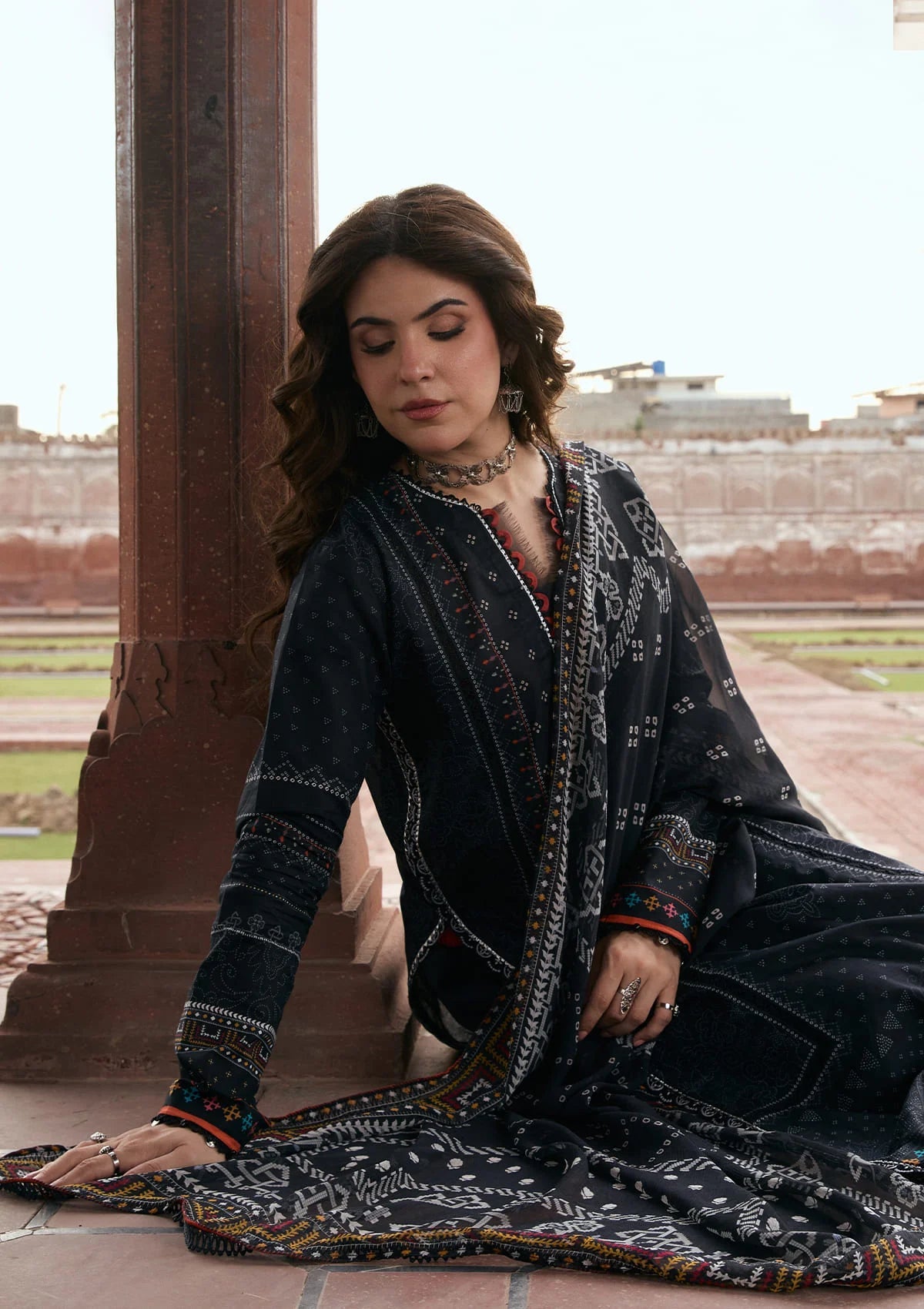 [ SUIT E ] - KAHF AANGAN LUXURY PRINT LAWN WITH CHIFFON DUPATTA 2026