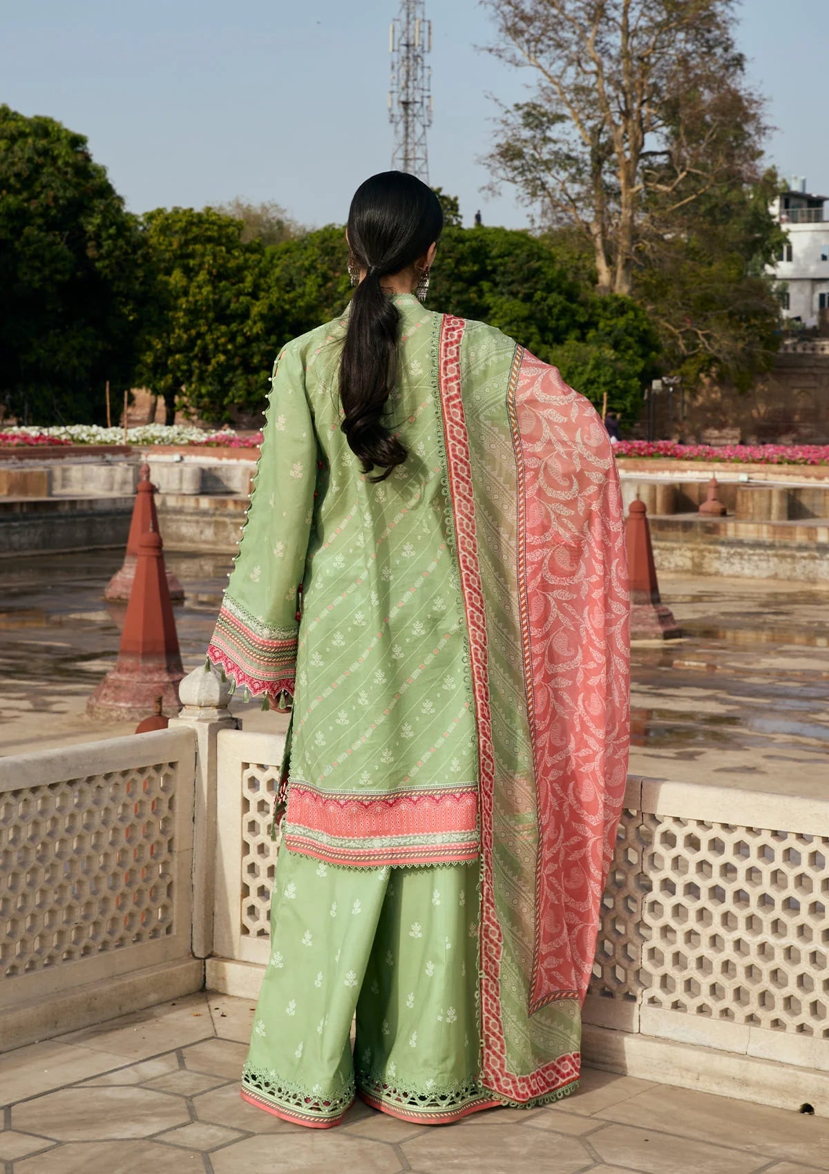 [ SUIT G ] - KAHF AANGAN LUXURY PRINT LAWN WITH CHIFFON DUPATTA 2026