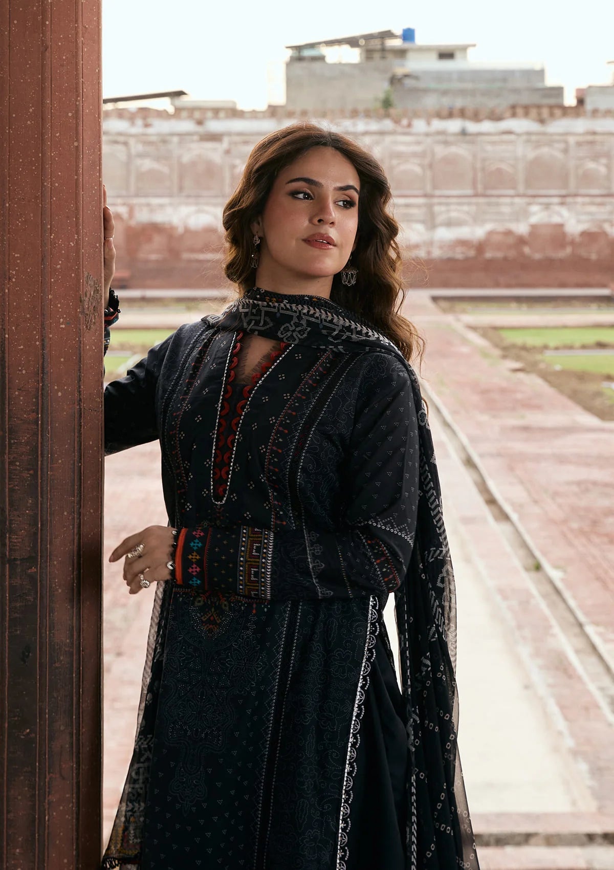[ SUIT E ] - KAHF AANGAN LUXURY PRINT LAWN WITH CHIFFON DUPATTA 2026