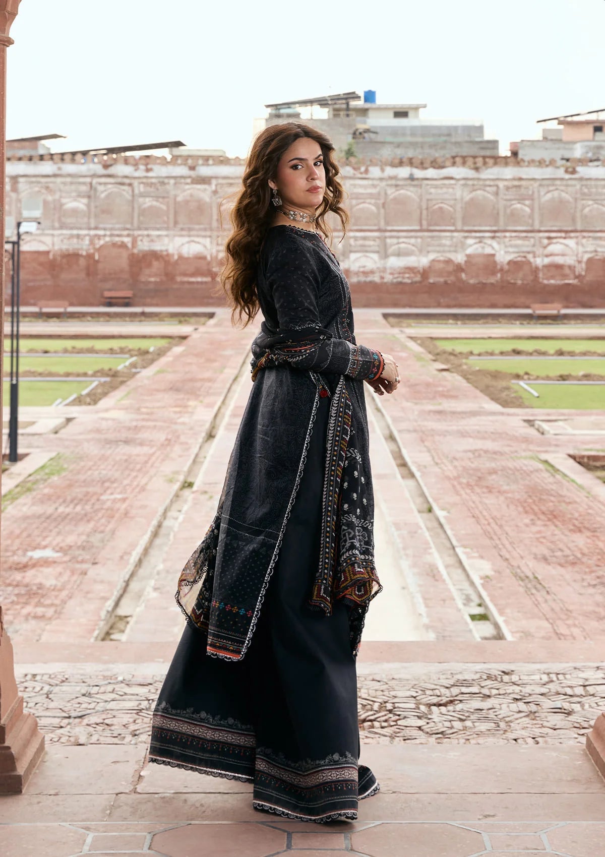 [ SUIT E ] - KAHF AANGAN LUXURY PRINT LAWN WITH CHIFFON DUPATTA 2026