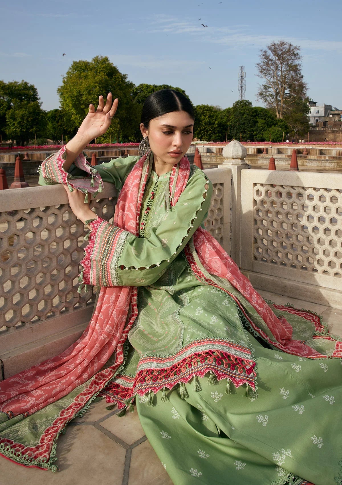 [ SUIT G ] - KAHF AANGAN LUXURY PRINT LAWN WITH CHIFFON DUPATTA 2026