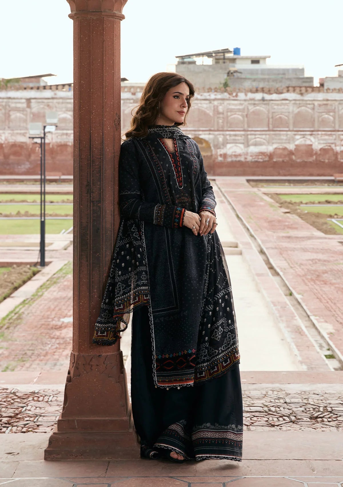 [ SUIT E ] - KAHF AANGAN LUXURY PRINT LAWN WITH CHIFFON DUPATTA 2026