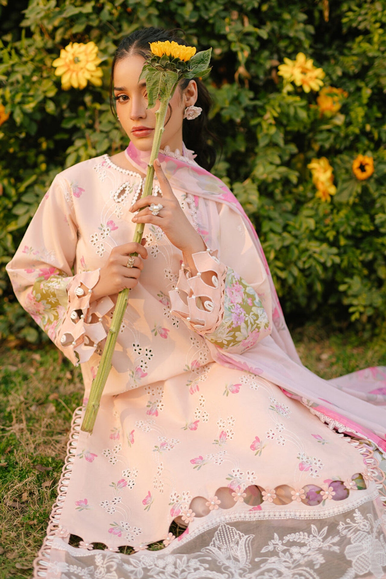 PARISHAY IVY BLOOM PRINTKARI LAWN 25