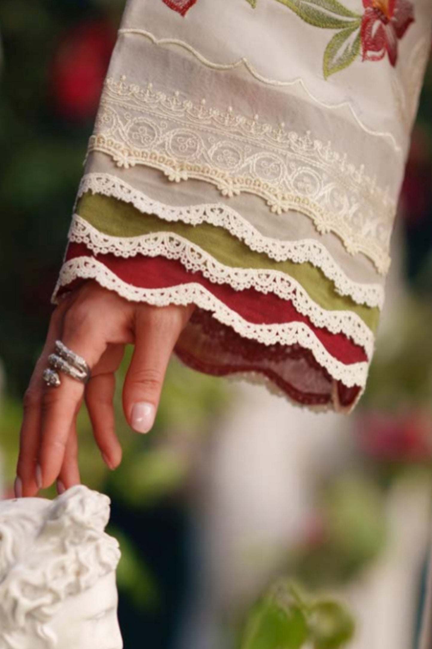 PARISHAY QUEEN LAWN EMBROIDERED SUITS COLLECTION 2026 E [ 𝘽𝙀𝙎𝙏 𝙋𝙍𝙄𝘾𝙀 ✅ ]