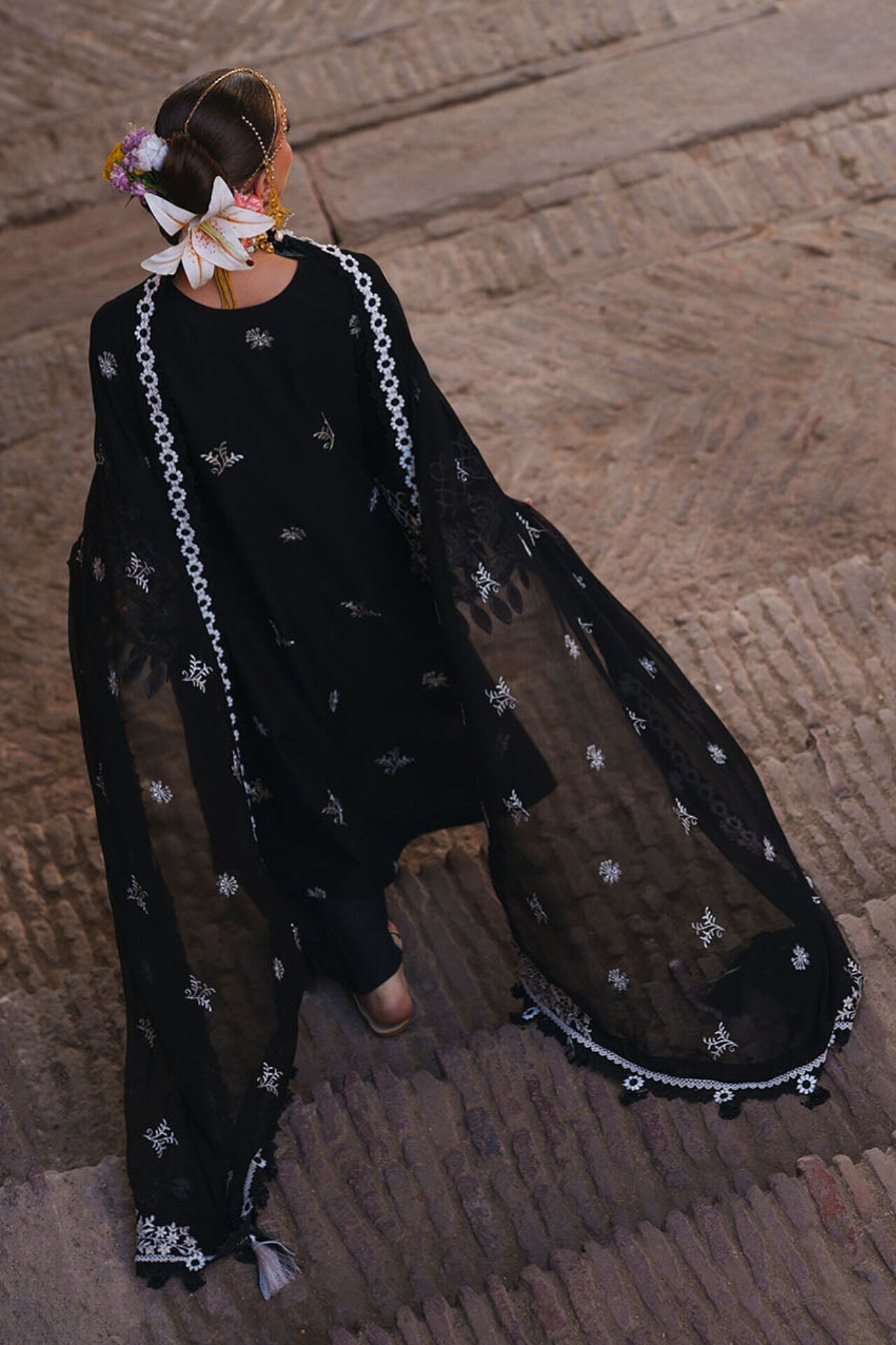 [ SUIT E ] - GUL BY MAHNUR LUXURY LAWN EMBROIDERED COLLECTION 2026
