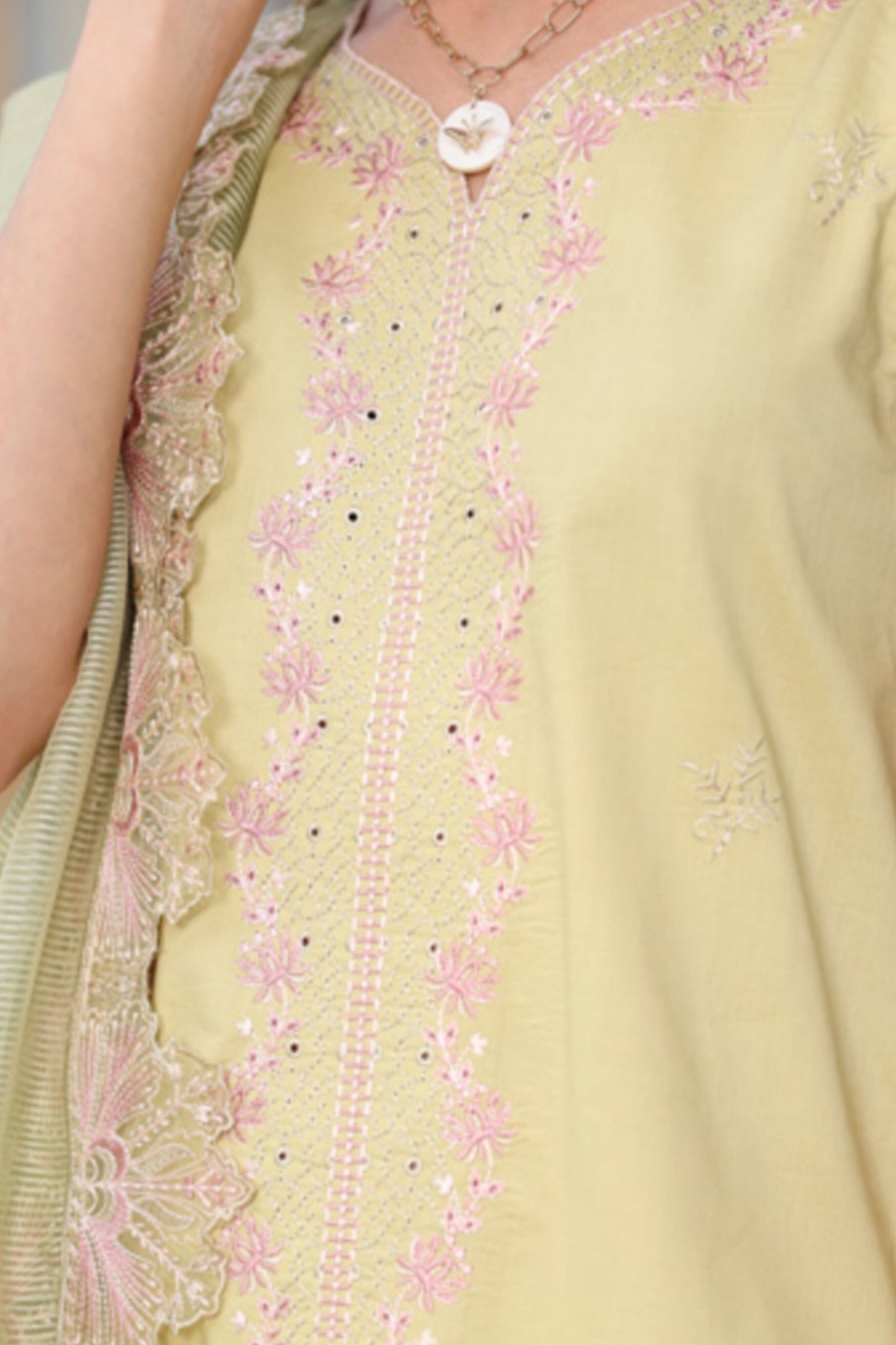 [ SUIT C ] - RAAYA LUXURY LAWN EMBROIDERED COLLECTION 2026