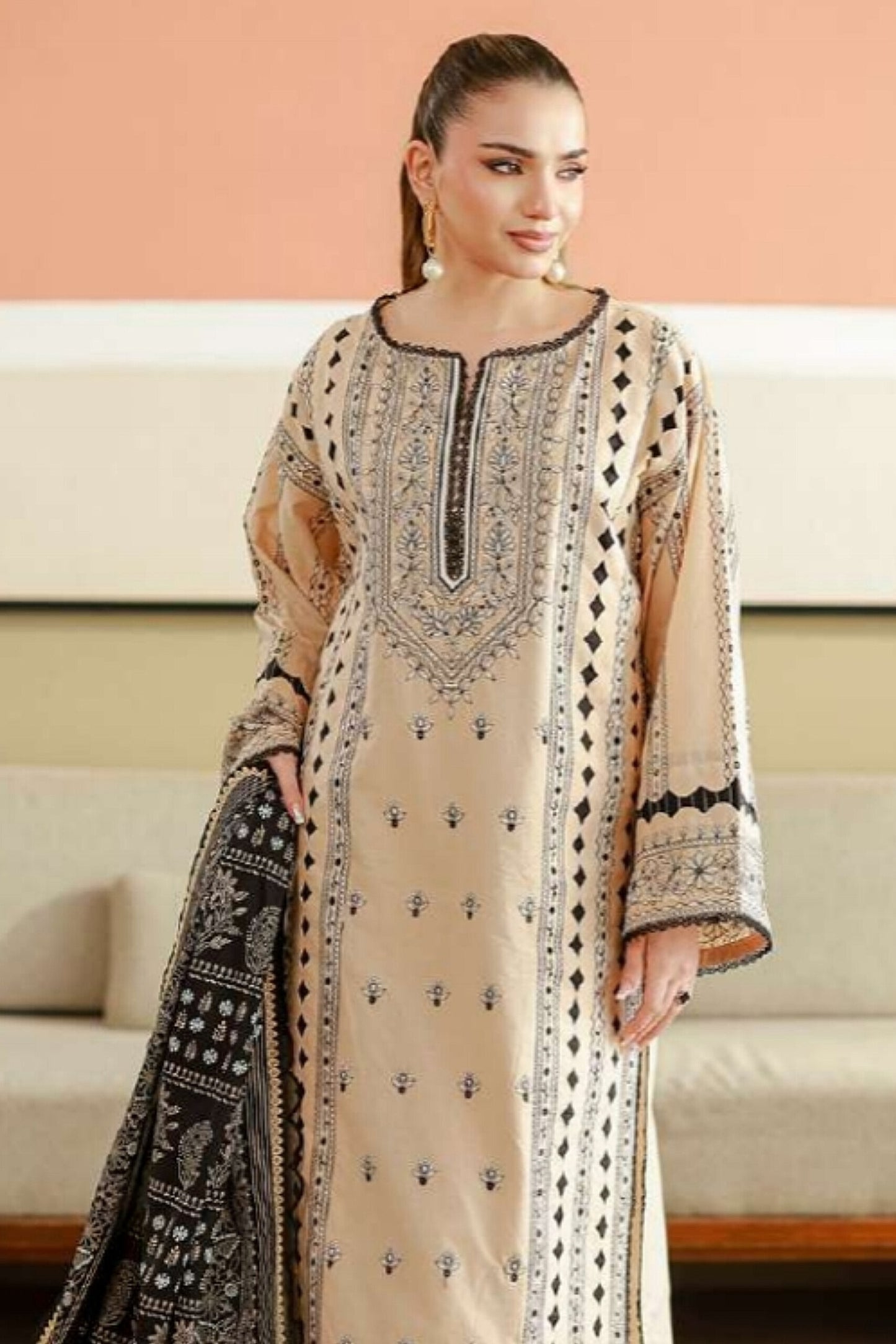 [ SUIT C ] - ZELLBURY CHIKANKARI LAWN EMBROIDERED COLLECTION 2026