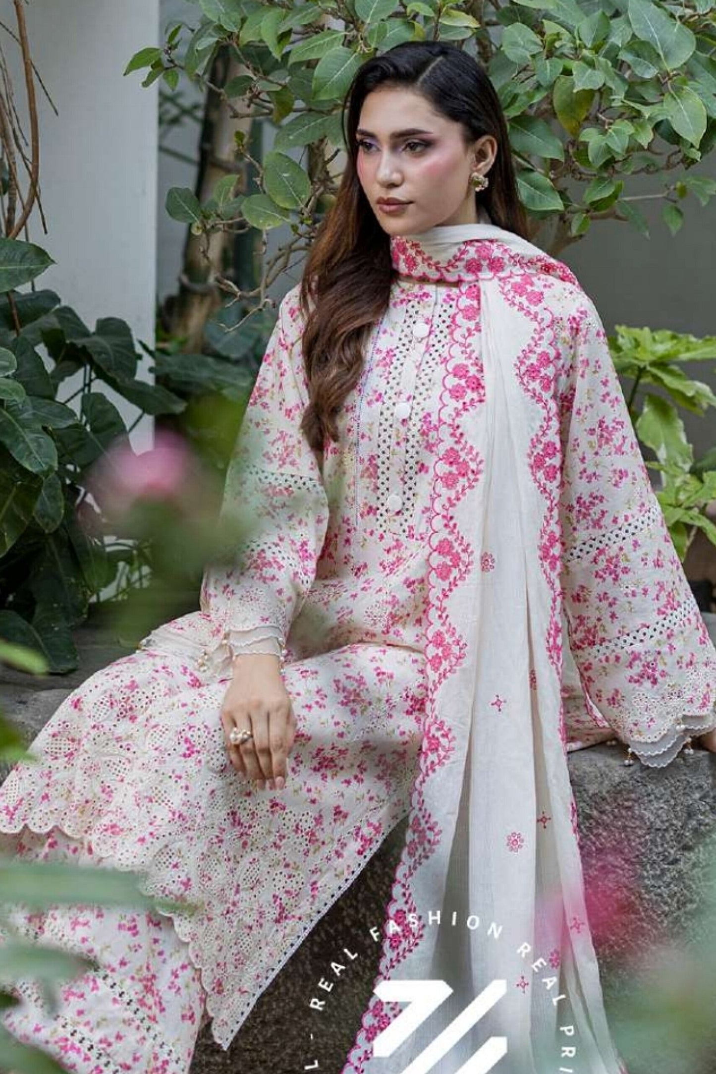 [ SUIT M ] - ZELLBURY CHIKANKARI LAWN EMBROIDERED COLLECTION 2026