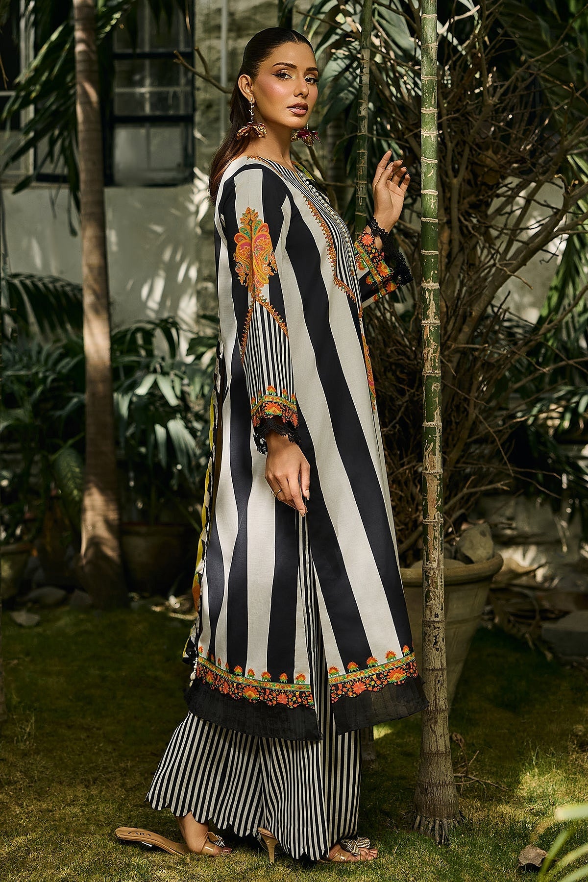 [ SUIT E ] - CHARIZMA C - PRINTS LAWN WITH PRINTED CHIFFON DUPATTA COLLECTION 2026
