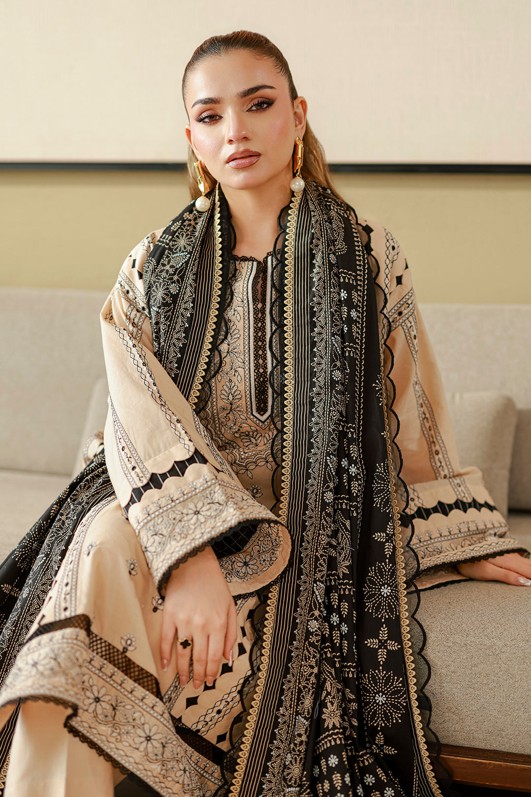 [ SUIT C ] - ZELLBURY CHIKANKARI LAWN EMBROIDERED COLLECTION 2026