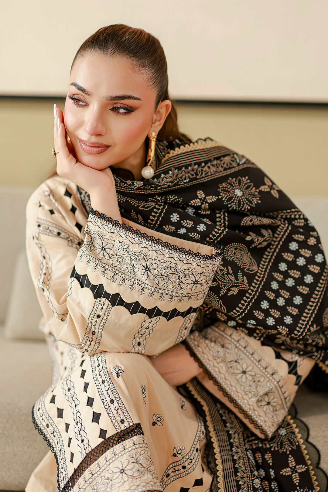 [ SUIT C ] - ZELLBURY CHIKANKARI LAWN EMBROIDERED COLLECTION 2026