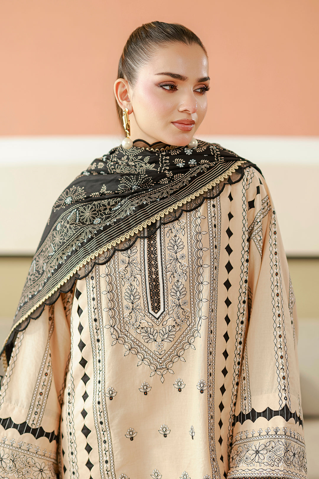 [ SUIT C ] - ZELLBURY CHIKANKARI LAWN EMBROIDERED COLLECTION 2026