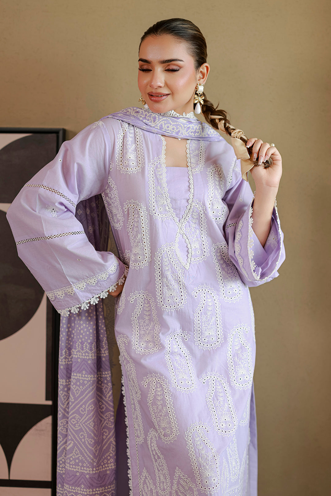 [ SUIT L ] - ZELLBURY CHIKANKARI LAWN EMBROIDERED COLLECTION 2026