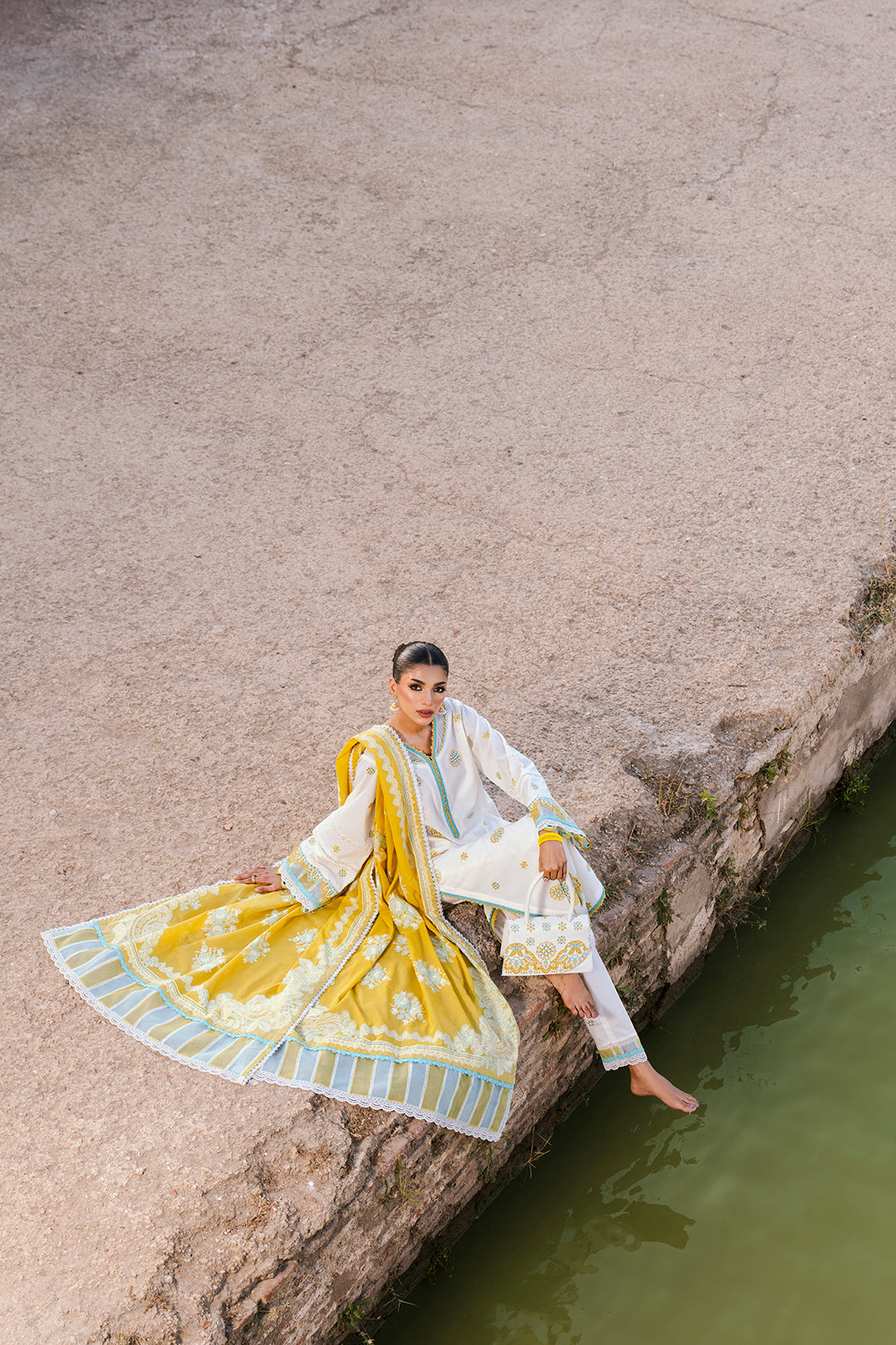 ZELLBURY CHIKANKARI LAWN EMBROIDERED COLLECTION 2025 3