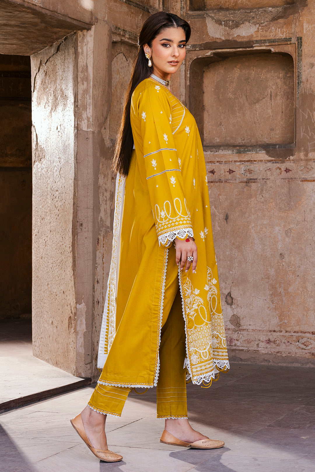 ZELLBURY CHIKANKARI LAWN EMBROIDERED COLLECTION 2025