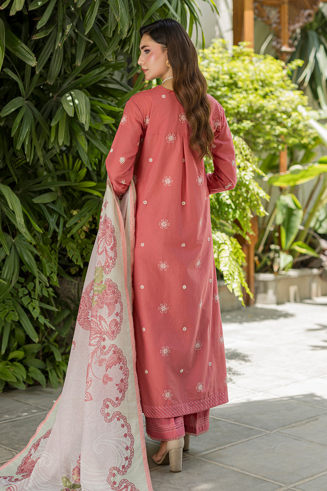 [ SUIT H ] - ZELLBURY CHIKANKARI LAWN EMBROIDERED COLLECTION 2026