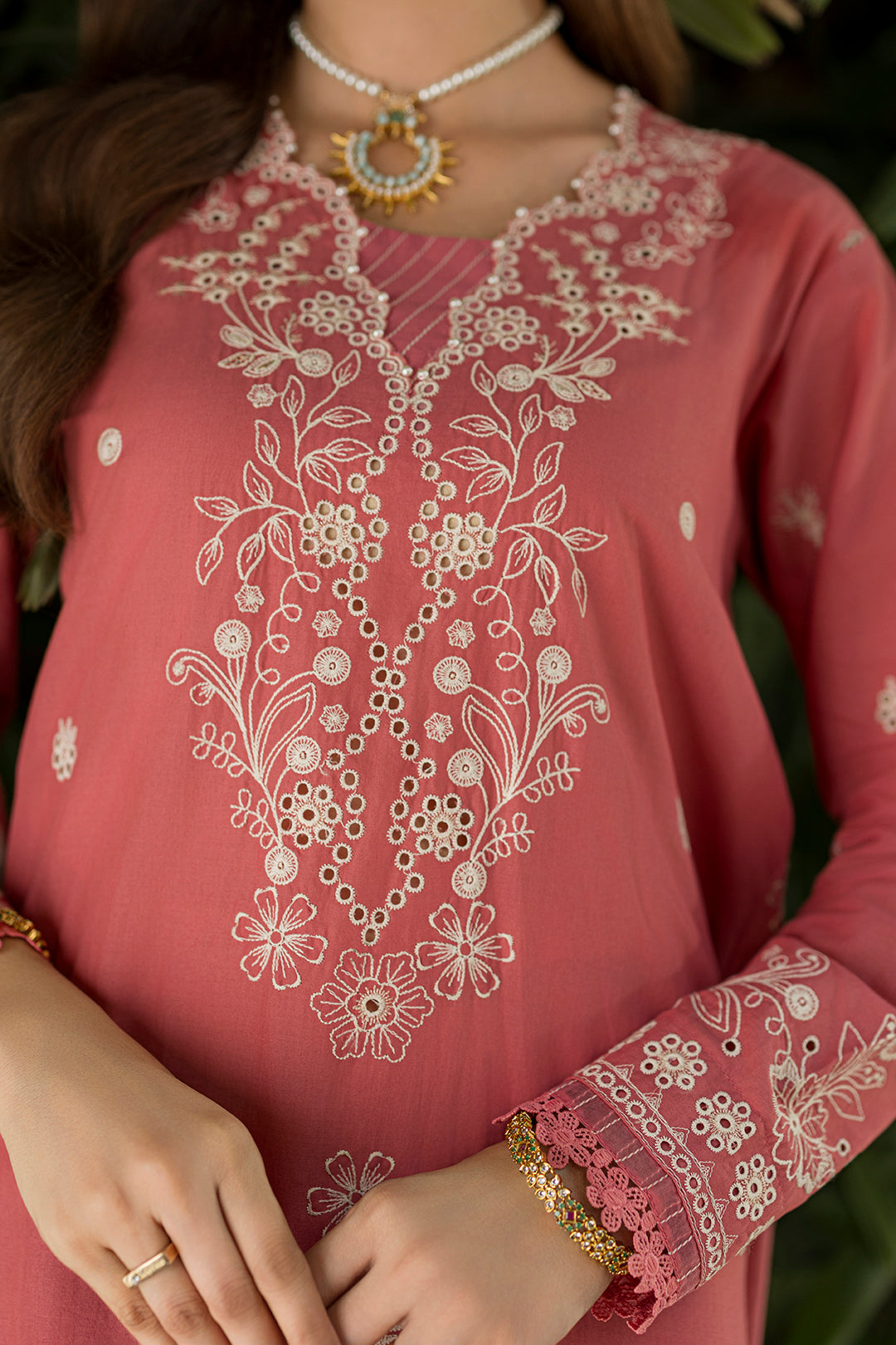 [ SUIT H ] - ZELLBURY CHIKANKARI LAWN EMBROIDERED COLLECTION 2026