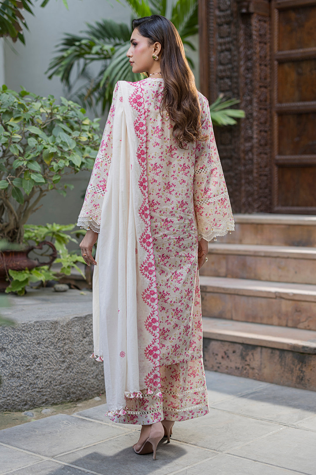 [ SUIT M ] - ZELLBURY CHIKANKARI LAWN EMBROIDERED COLLECTION 2026