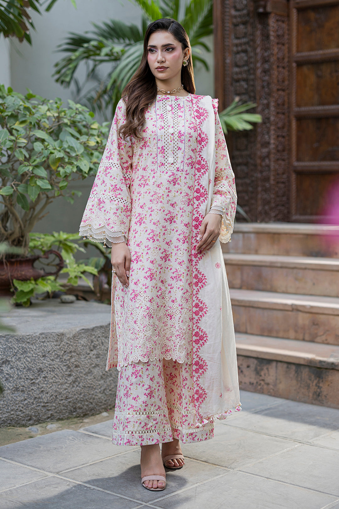 [ SUIT M ] - ZELLBURY CHIKANKARI LAWN EMBROIDERED COLLECTION 2026