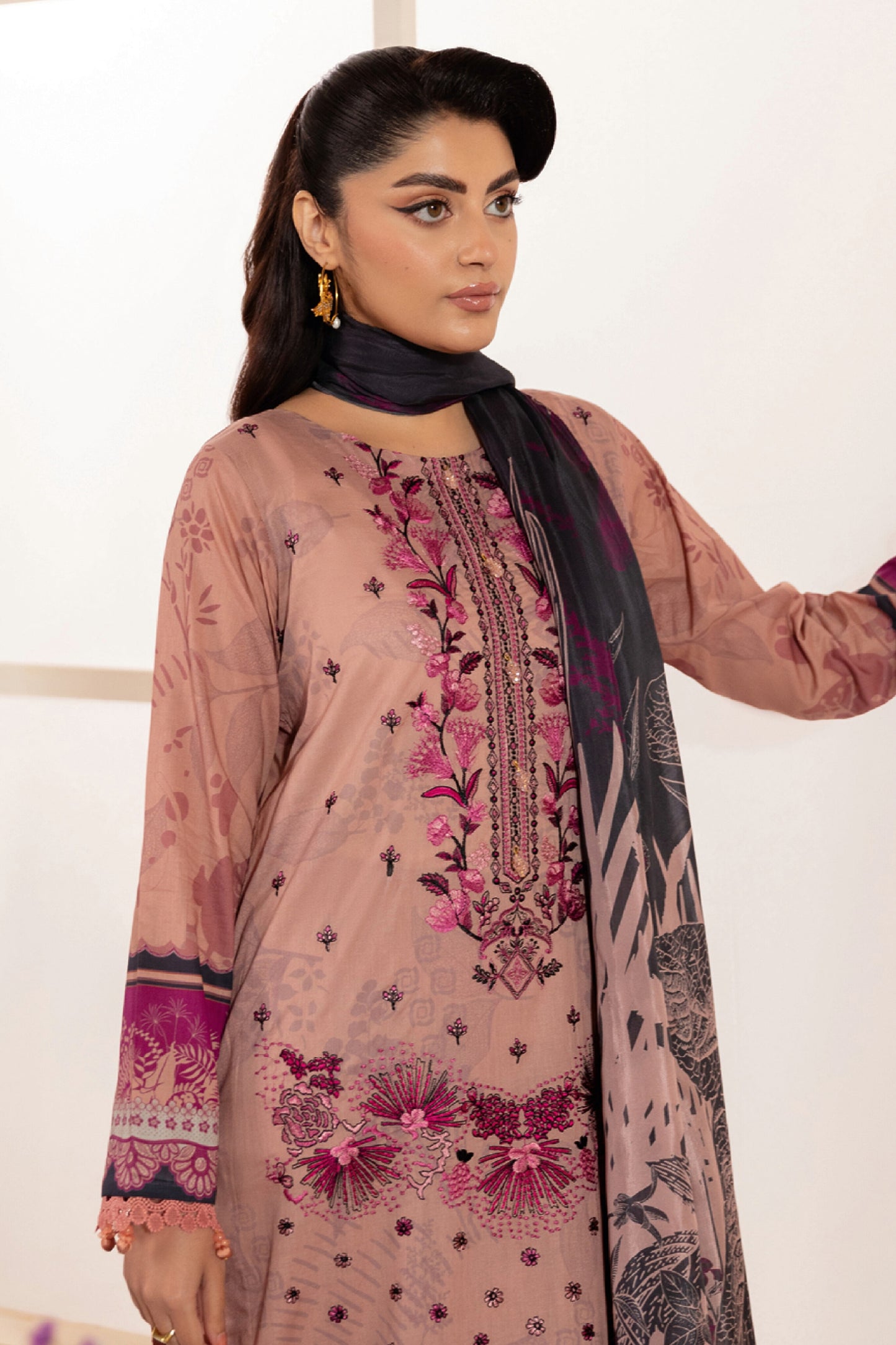 RAMSHA MASHAAL LUXURY LAWN VOL 13 2025